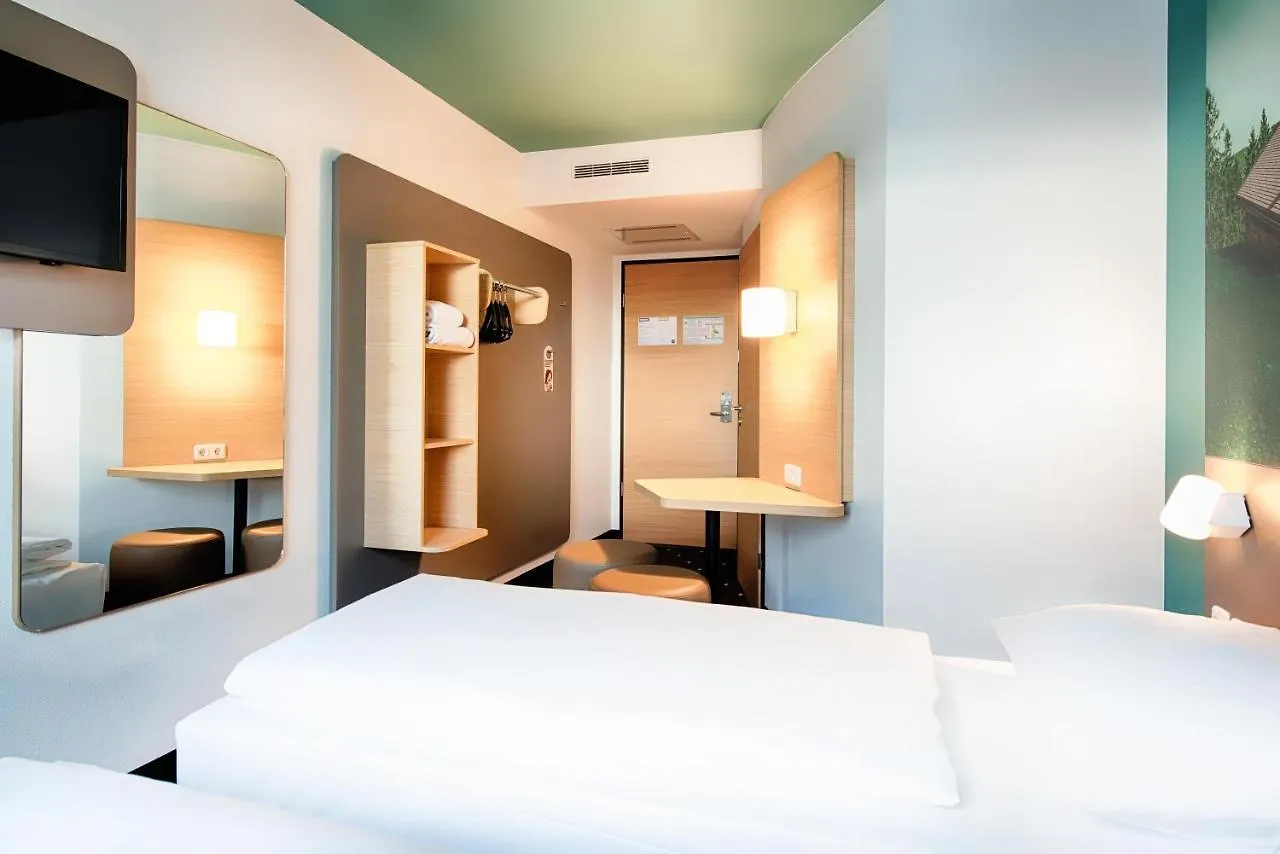 ***  B&B Hotel Muenchen-Putzbrunn Germany